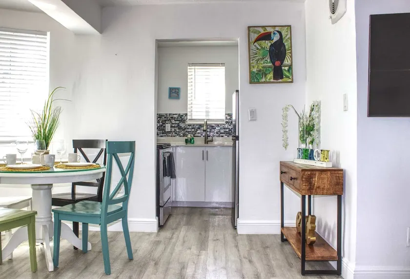 Sunny Beach Vibes 1BR + Essentials - Image 1