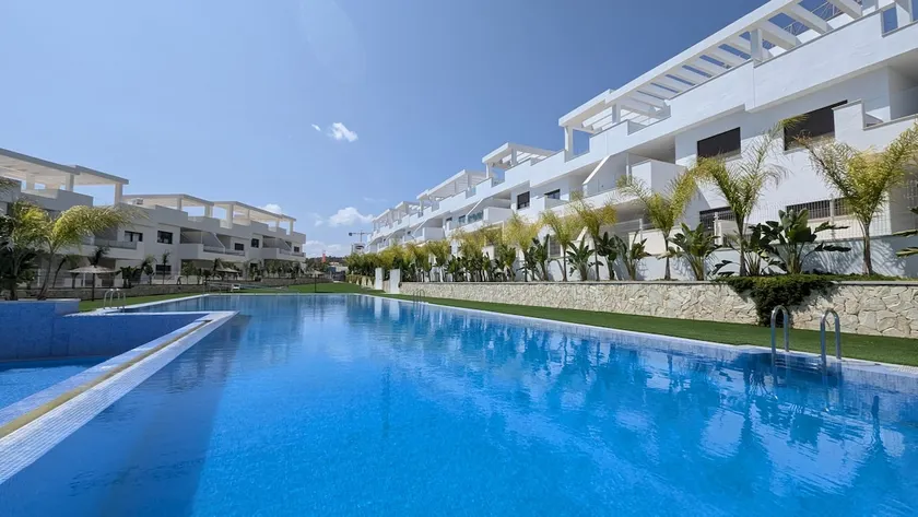 Sunny Hills mediterranean style apartment - Image 1