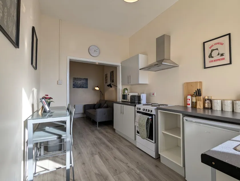Modern Apartment Near Manchester City Centre - Image 1