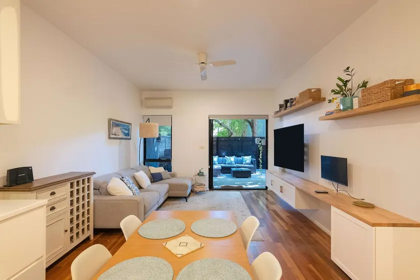 Alfresco Modern Camperdown Apartment w/ Parking - Image 1