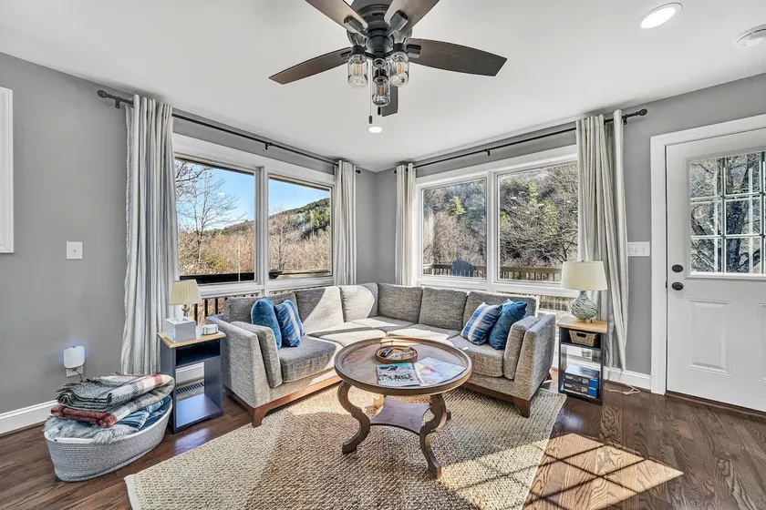 Peaceful 3BR Escape With National Forest Access - Image 1