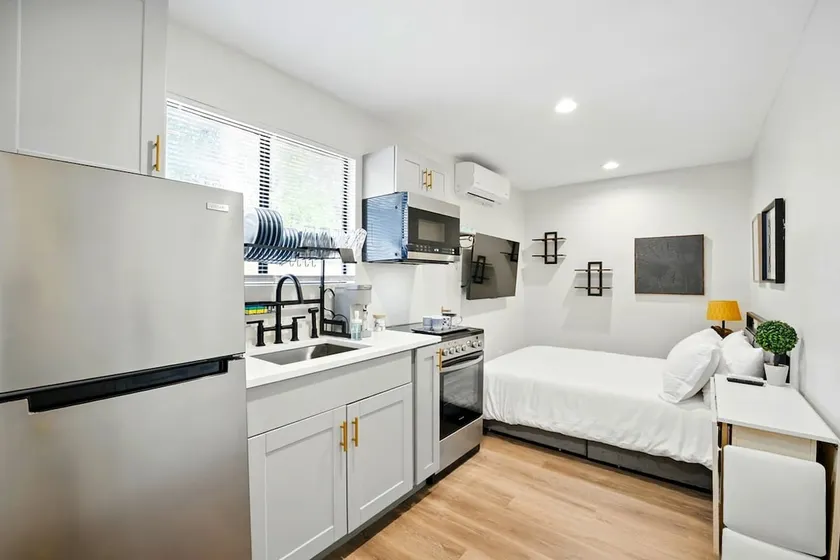 Murray Hill Gem w/ Kitchen, AC & Self Check-In - Image 1