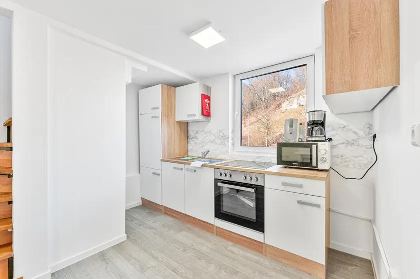 3 Bedrooms | Single Beds | Parking | Kitchen - Image 1