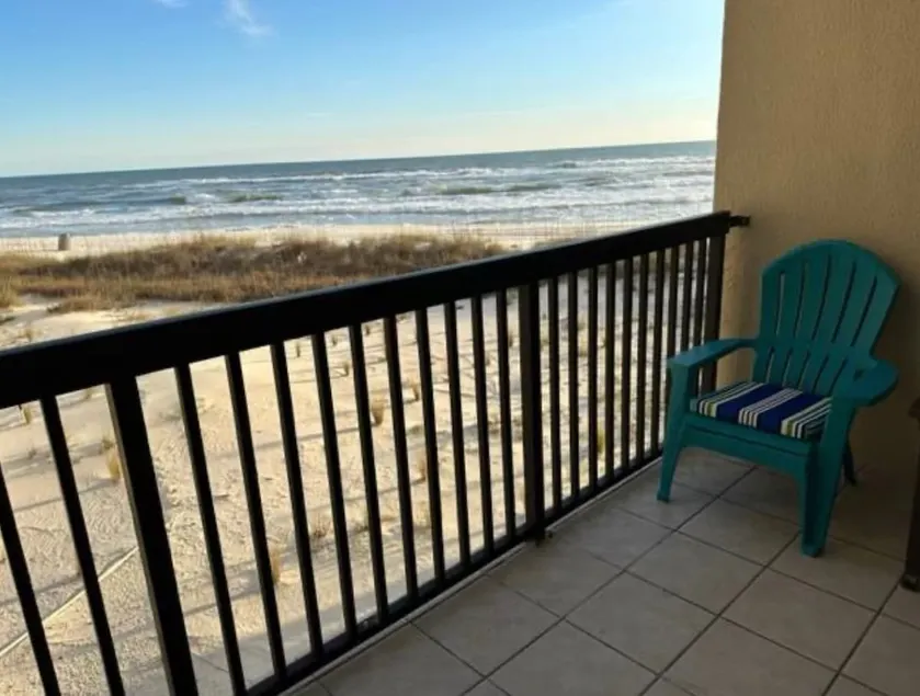Cozy Private Beach Escape - Image 1