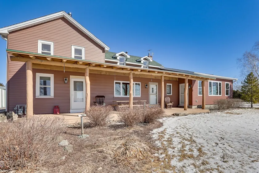 Historical Log Cabin on 80 Acres in Hartford! - Image 1