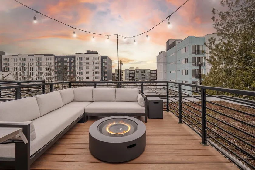 Modern Townhome with Rooftop Deck, Walk to Greenlake - Image 1