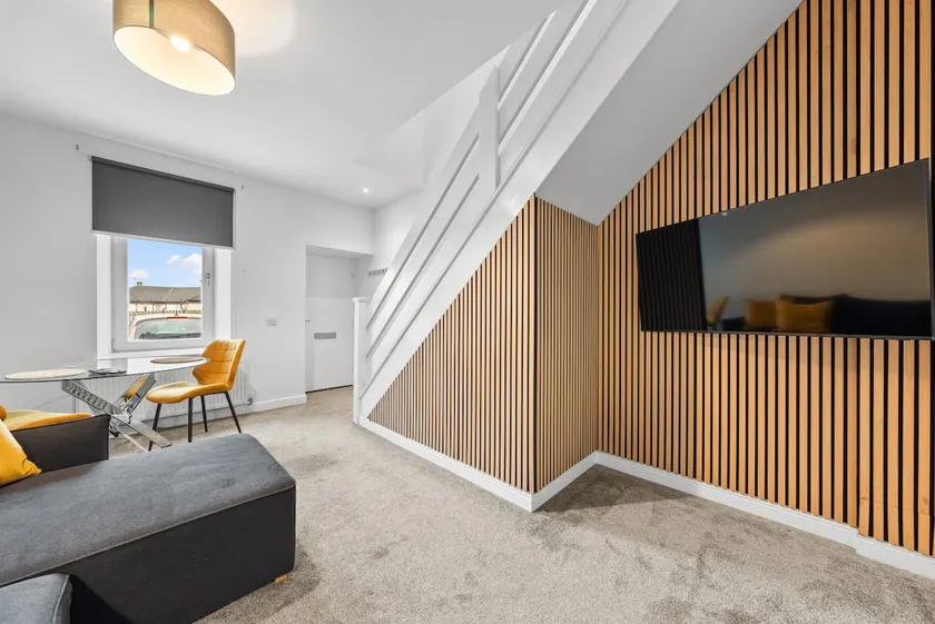 Beautifully renovated, modern 1 bedroom house - Image 1