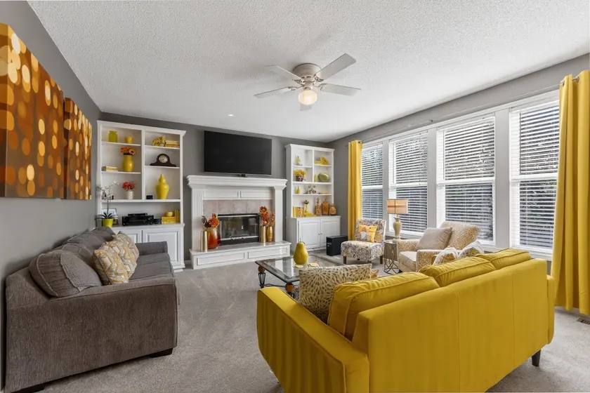 The Yellow House- Hot Tub, Pool Table, Fire Pit,6B - Image 1