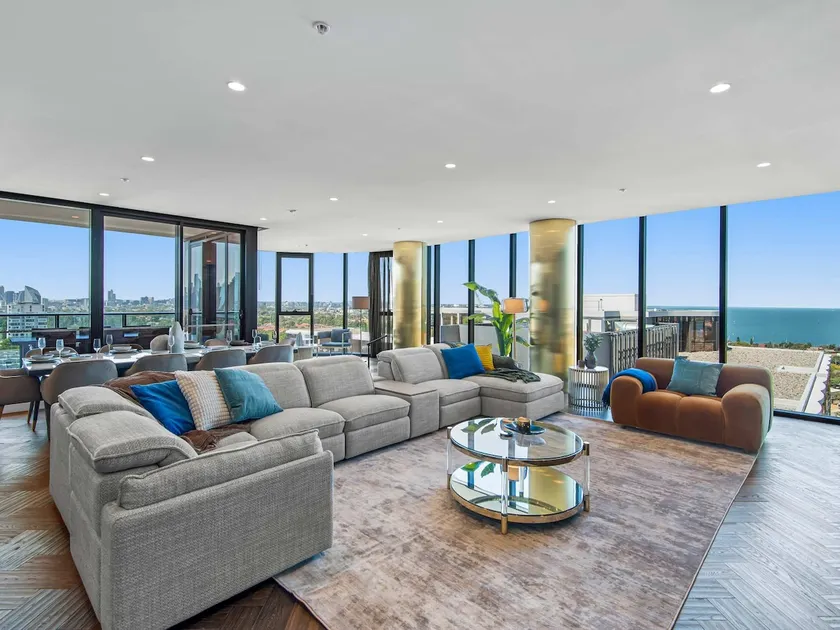 Jaw-dropping 4BD Penthouse in Beachside Resort - Image 1