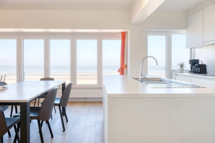 Breathtaking Sea View Apartment - Image 1
