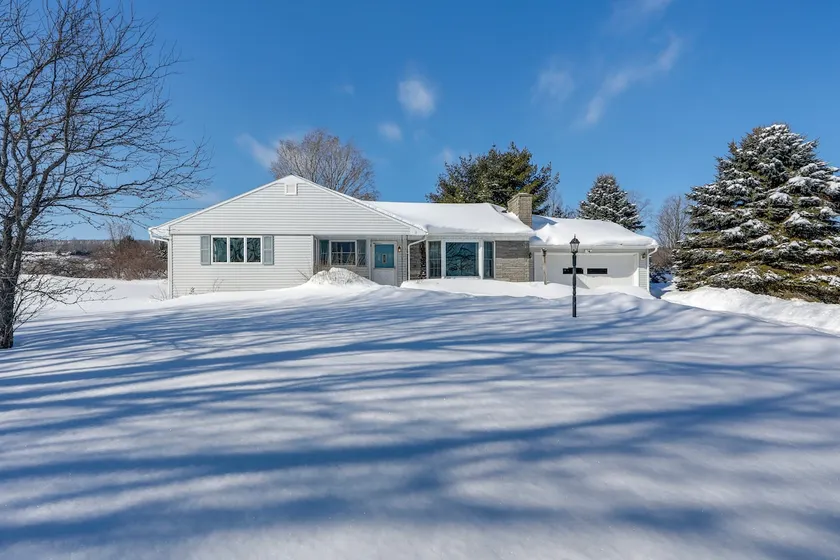 Deck & Fire Pit: Cozy Escape in Morrisville! - Image 1
