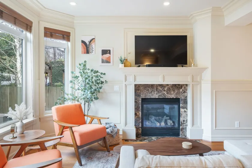 3BR 2BA Tudor Townhouse on Queen Anne Seattle View - Image 1