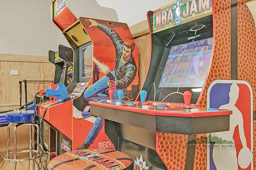 The Rad Shack - Family Paradise with Arcade room! - Image 1