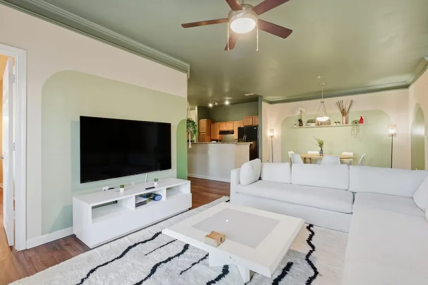 Spacious 2BR Retreat | King Beds | Pool & 24/7 Gym - Image 1