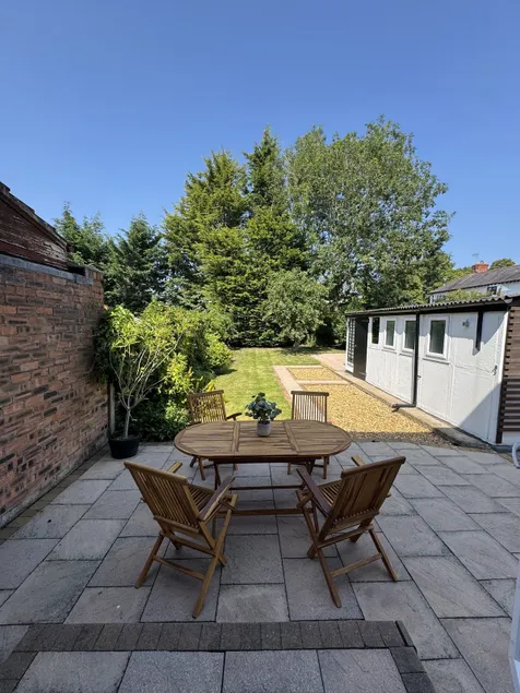 The Family Holiday in Chester, Parking and Garden - Image 1