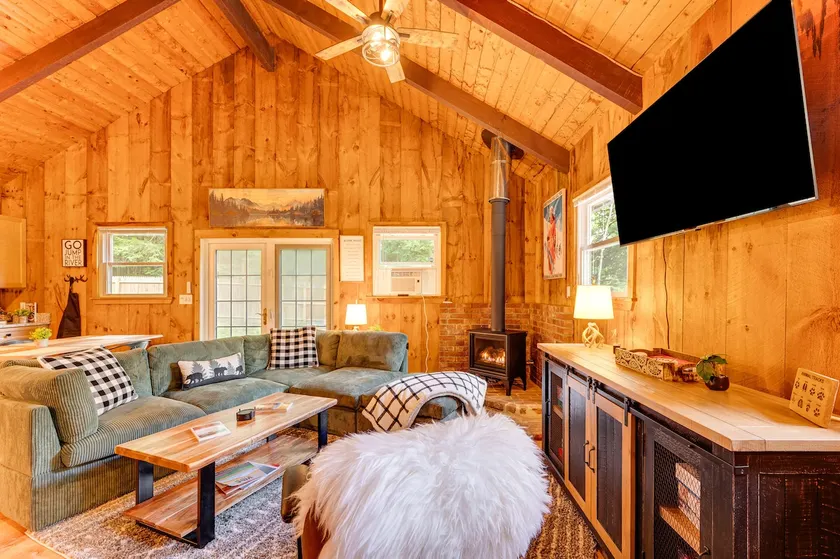 2 Mi to Conway: Cozy Cabin w/ Grill & Yard! - Image 1