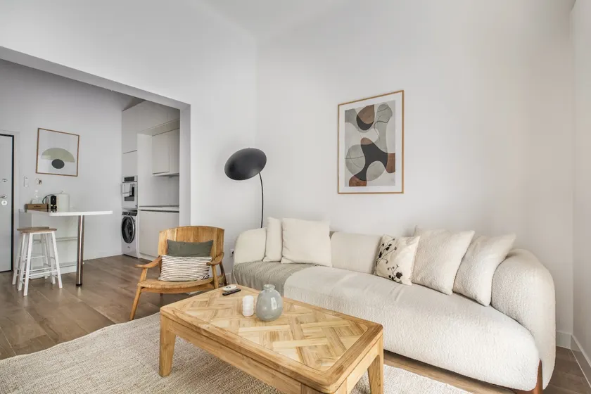 Chleo - Glamorous 2 BR Apt W Balcony in Athens - Image 1