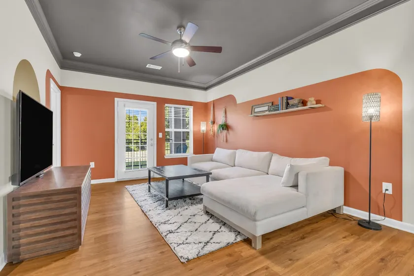 Pool, Gym & Central Location! 2- King Beds - Image 1