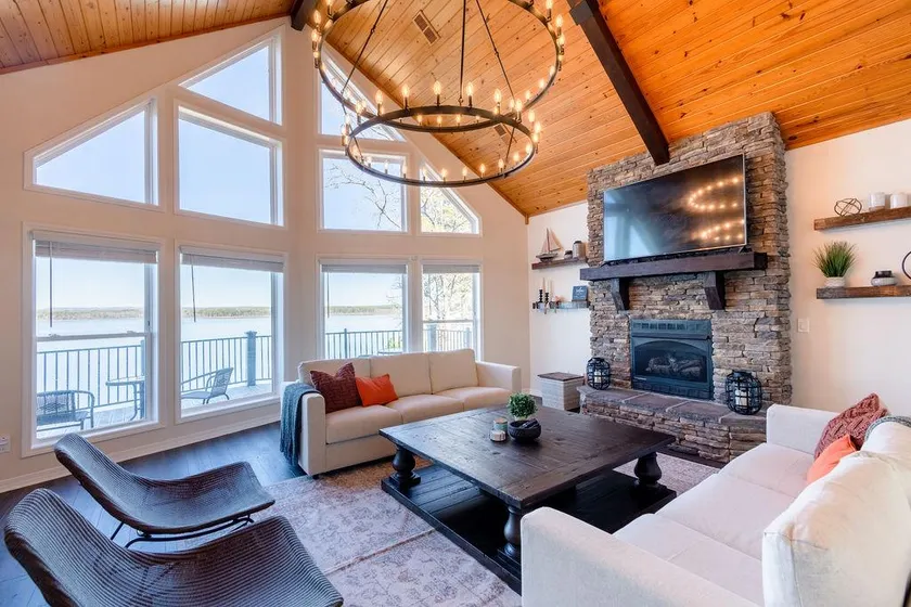 Lakefront Landing - Image 1