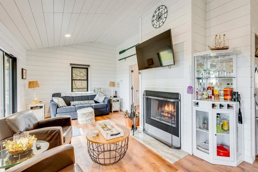 1 Mi to Marina: Cabin w/ Views Near Atwood Lake! - Image 1
