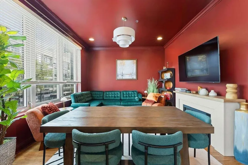 1 Free Parking, Gym, Balcony, Sleeps 10! - Image 1