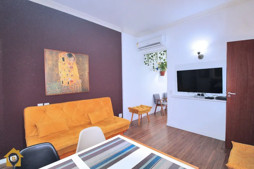 Charming 1 Bedroom: 300m from Copacabana Beach - Image 1