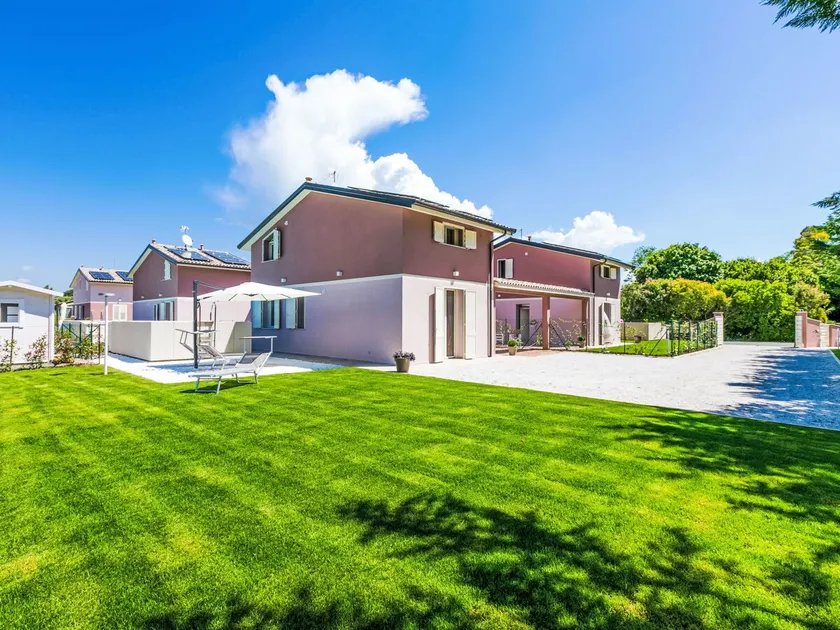Voll ausgestattetes schönes Ferienhaus mit Terrasse, Grill und Garten | Haustiere erlaubt - Image 1