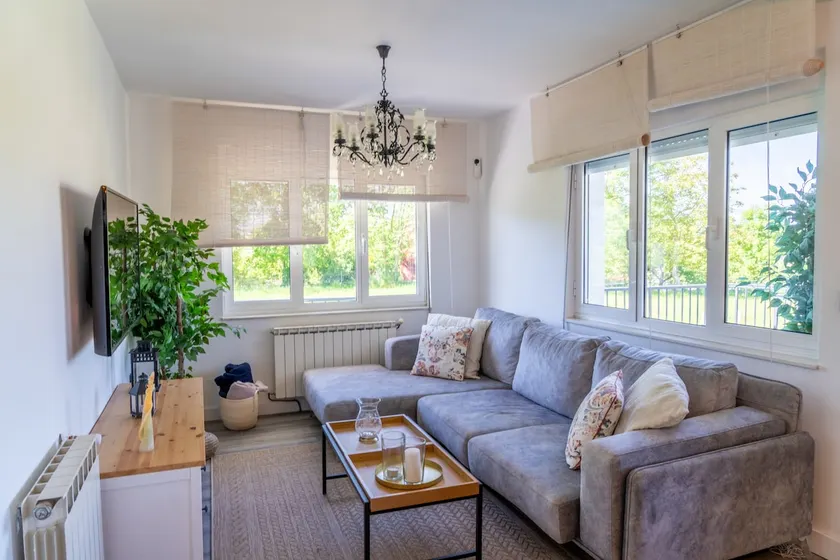 Beautiful cottage in Nava - Image 1