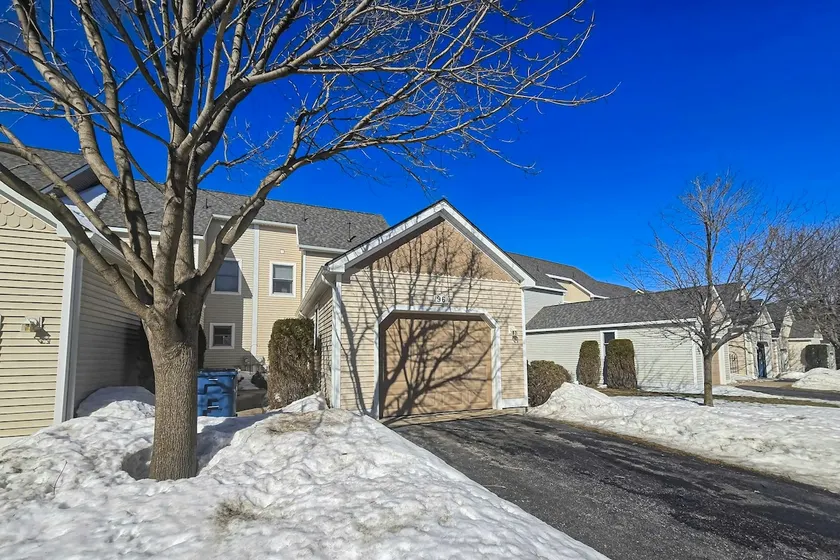 Charming 3-Story Condo Near Beaches & Pool - Image 1