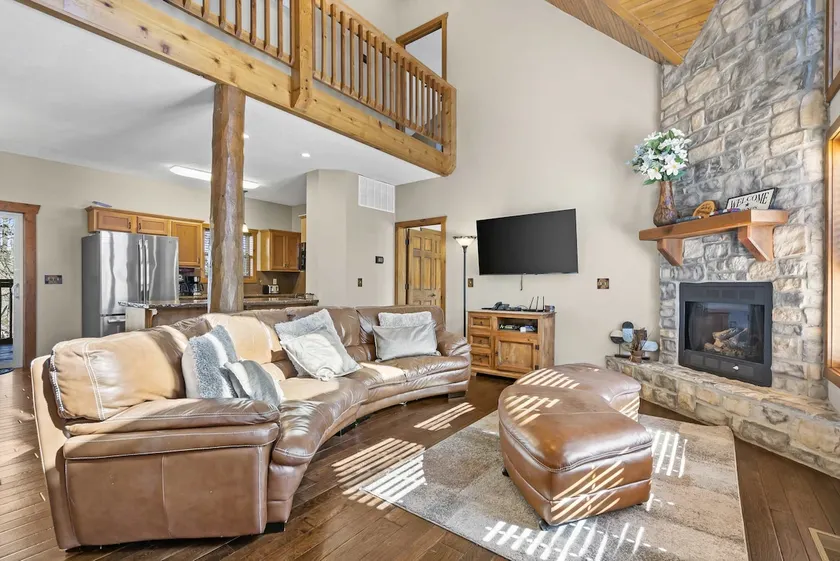 Serenity Oaks Stay for 16! - Image 1