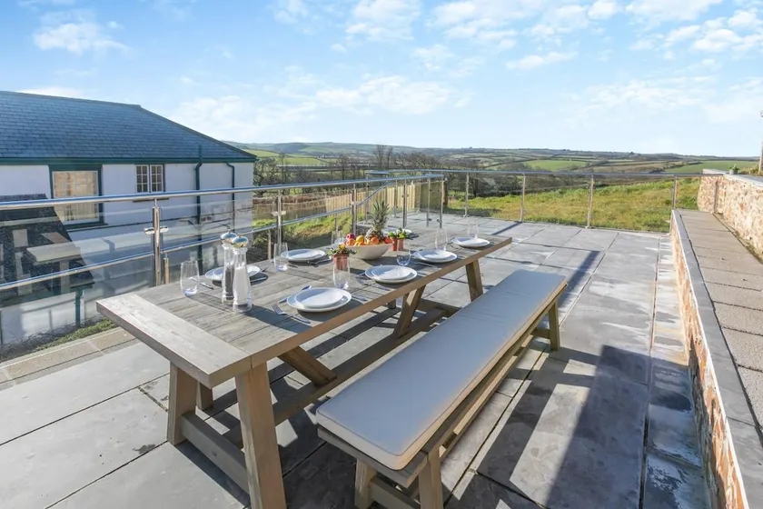 4 Bed in Marhamchurch (oc-l30741) - Image 1