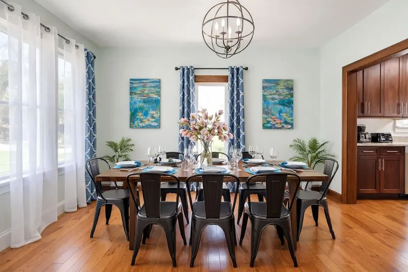 *The Brookside Manor*/3 King Beds/Near Downtown! - Image 1