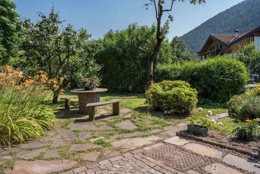 Apartamento 'Lases Piano Terra' con vistas a la montaña, terraza privada y Wi-Fi - Image 1