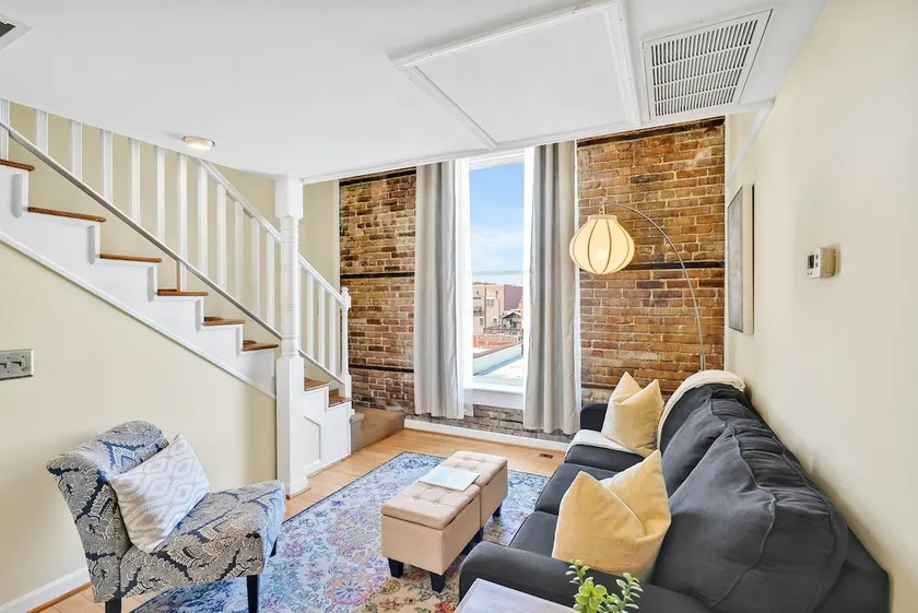 Cute one bedroom on Front, perfect location - Image 1