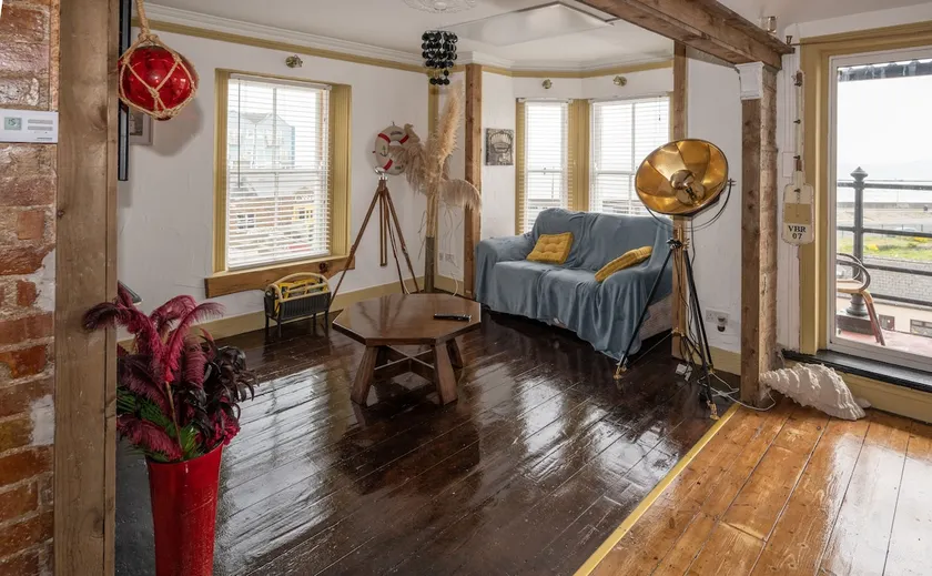 Sleeps 6 - 100mFromBeach - Ocean View Balcony - Image 1