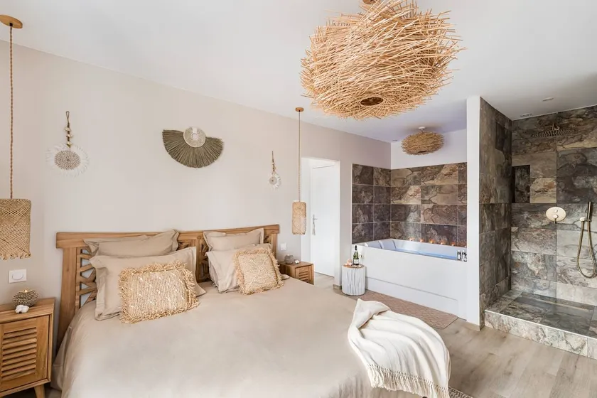 Bali Saint Etienne Spa Suite - Image 1
