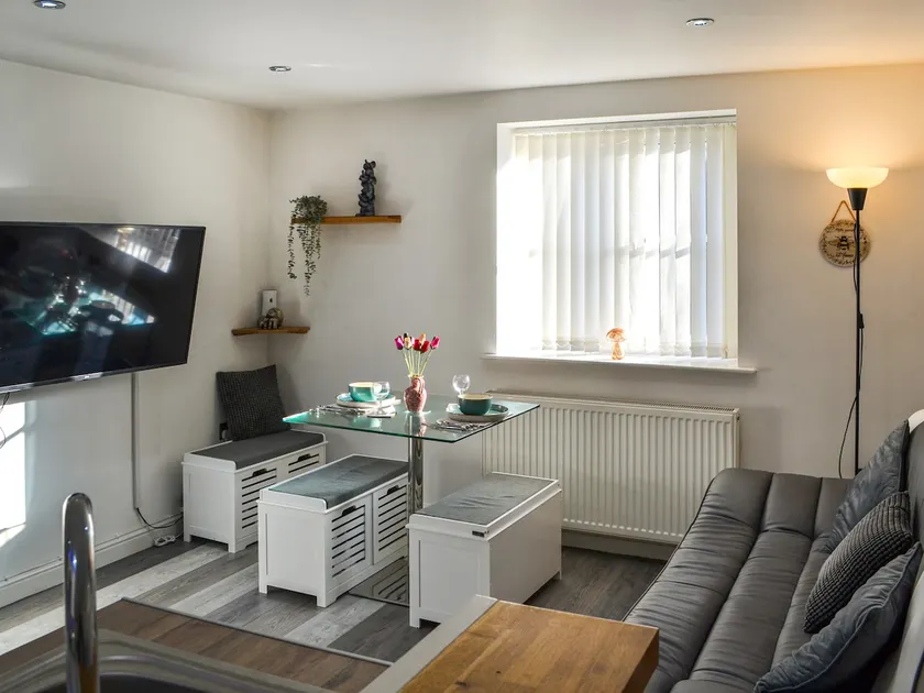 Holly's Apartment - Image 1