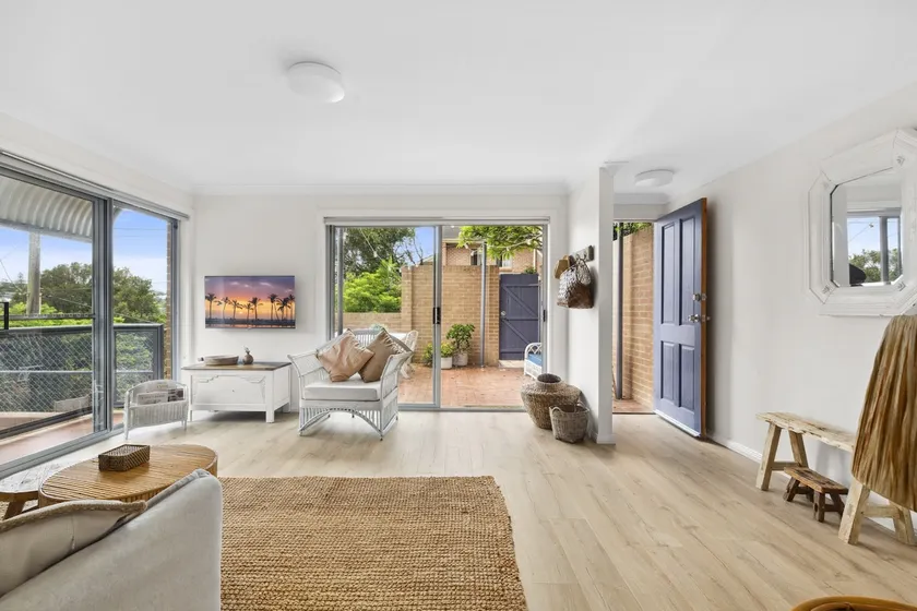 Sunny Avoca Beach Townhouse | 3BR BBQ Courtyard - Image 1