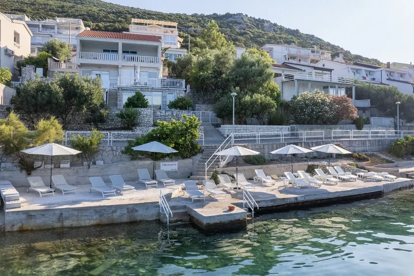 Villa Azzurro with Private Beach - Image 1