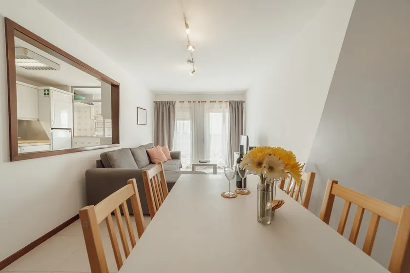 Espinho Modern 3 Bedroom Apartment by Vacationy - Image 1
