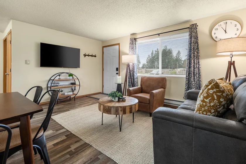 Lazy Acre Farmhouse Getaway - Image 1