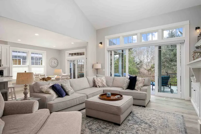 Wonderful Custom Escape, Huge Deck w/ Hot Tub, - Image 1