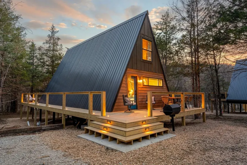 3BR Cabin Nestled by CricketCreek Private hot tub - Image 1