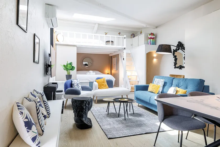 Elegant loft - top floor - near Port - Image 1