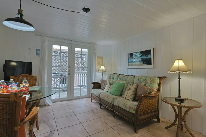 Blue Dolphin Cottage Steps from the beach - Image 1