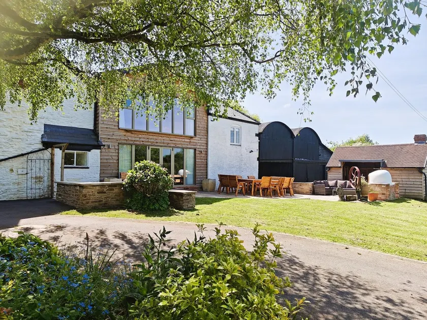 6 Bed in Docklow oc-d31042 - Image 1