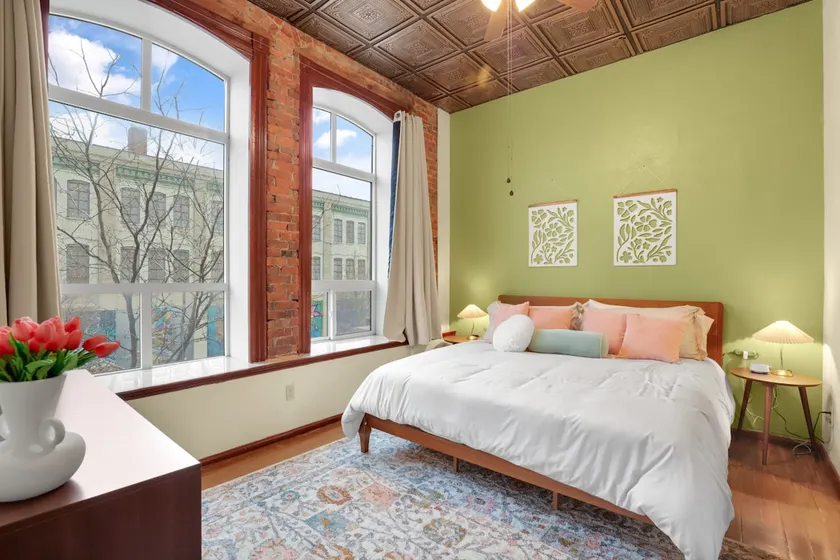 Downtown View | Laundry | Parking| King Bed - Image 1