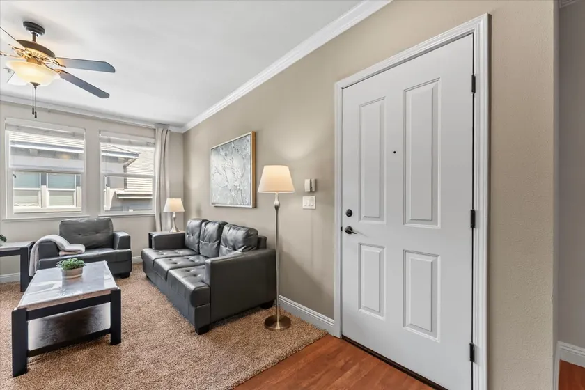 New Trendy 1BR Apartment with Heated Pool, Gym & Minigolf - Image 1