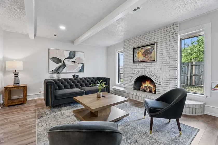 5BR Home | Sleeps 10 | Fenced Yard #NW25 - Image 1