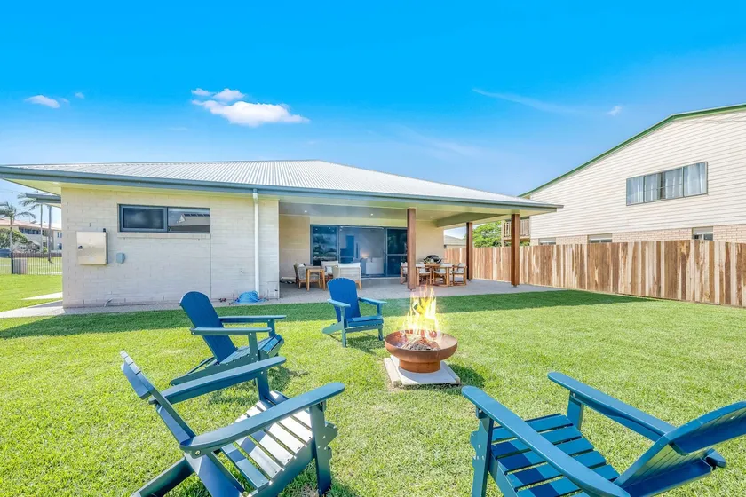 50m to Beach · 4BR Family Home · Pets Welcome - Image 1